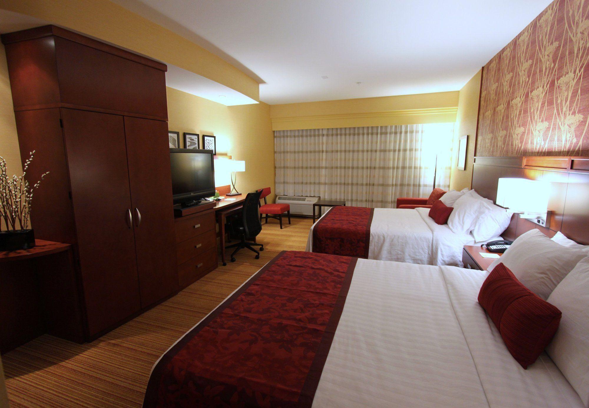 Courtyard Worth West At Cityview Hotel