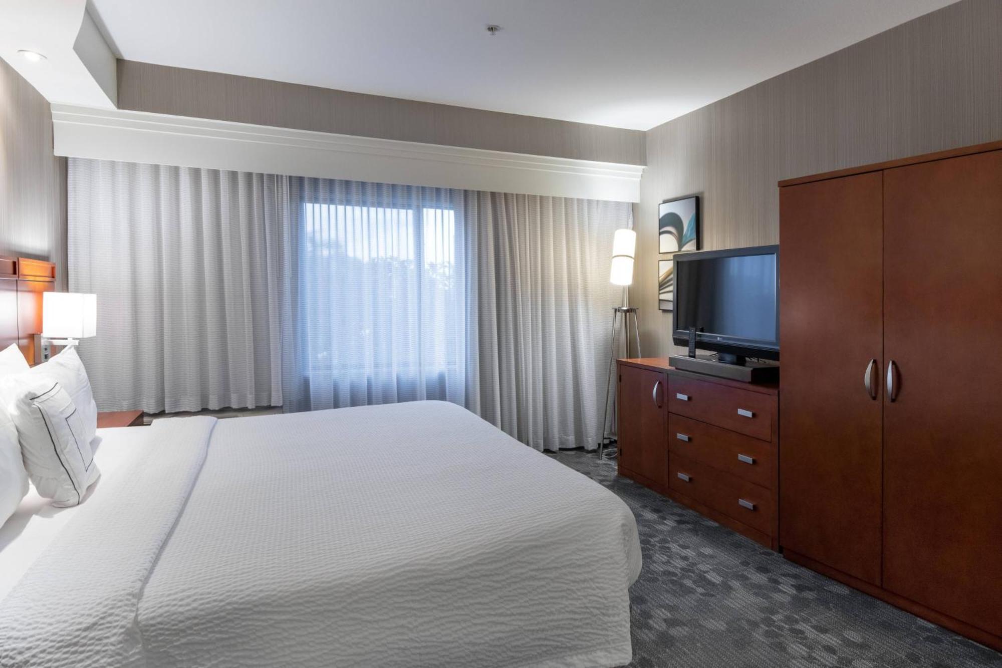 Courtyard Worth West At Cityview Fort Worth