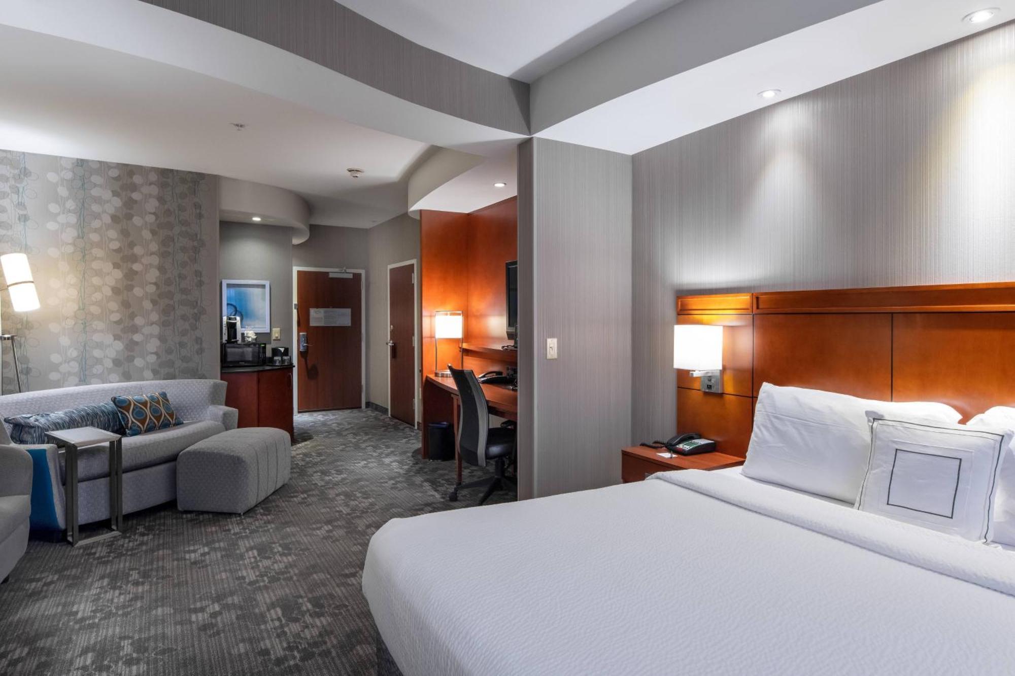 Courtyard Worth West At Cityview